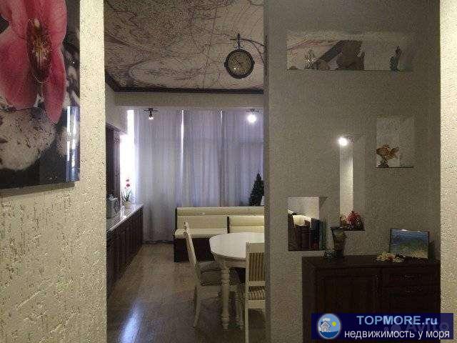 Квартира расположенна на ул.Крымская 21 на 2 этаже 7ми этажного дома.  Прямой вид на море. В квартире выполнен...