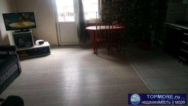 Дом расположен в тихом месте.Квартира очень большая, светлая, с частичным ремонтом Кухня-студия 23кв. И спальня... - 1