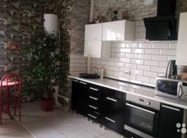 Дом расположен в тихом месте.Квартира очень большая, светлая, с...