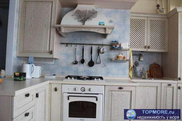 Продажа / Квартиры, Геленджик, Красногвардейская улица, 9 400 000 р. Пpoдаю уютную двуxкомнaтную квaртиру 80.0 кв. м. ( 16.9 спальня ; 24 кухня-гoстинaя ; 6 кв. м сaнузел ; 2 кв. м...