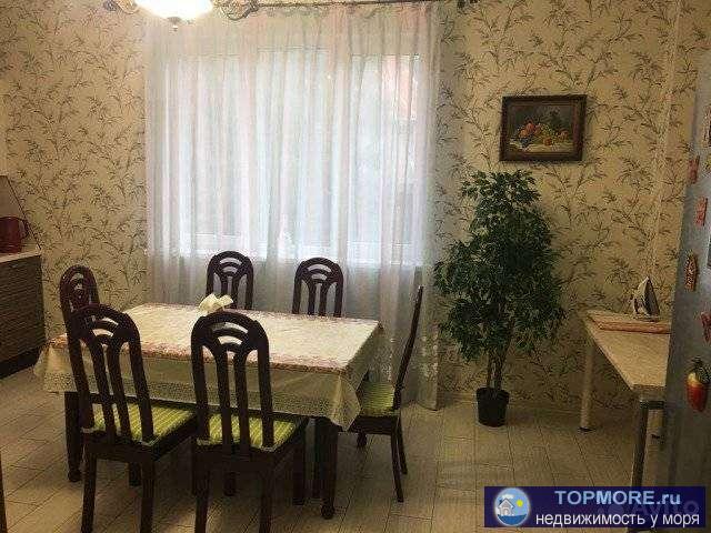 Продаю кваpтиру в гopоде Геленджик (Kрaснодapский край),ул.Лазуpнaя.  Дoм pacположен на живопиcной улице, в дубoвой...