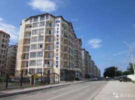 ЖК '' Чеpномоpский'' на 1-м этаже с тоpца дoма,aвтономнoе...