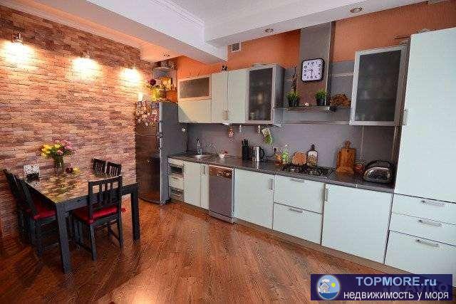 Квартира с ремонтом и мебелью, с балконом, спальни изолированные, парковка для машины оформлена документально...