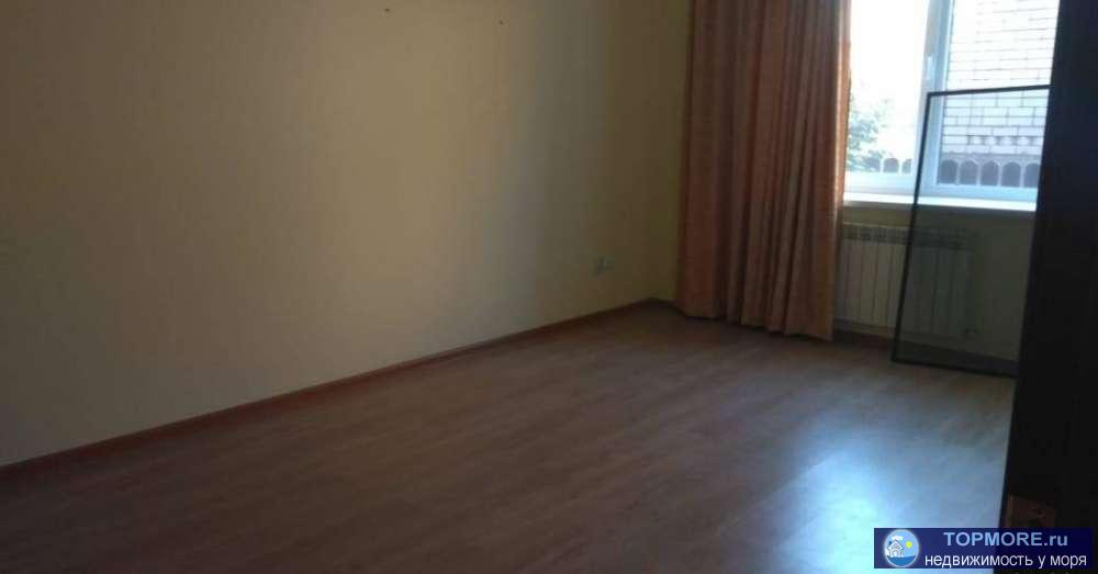 Продается 1 к.кв. С ремонтом и встроенной кухней. Дом очень теплый развитая инфраструктура все необходимое в шаговой... - 1