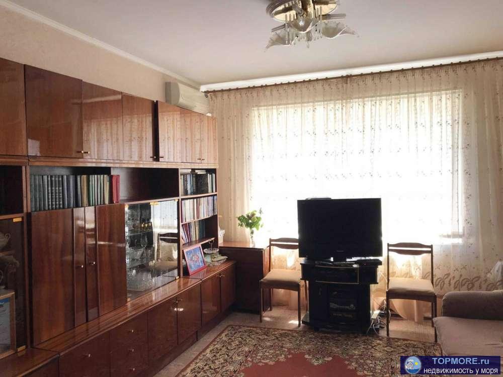 Продажа / Квартиры, Геленджик, Полевая улица, 3 800 000 р. Уютная квартира, остается большая часть мебели, 2 холодильника, 2 сплита, кухня, газовая печь. Лоджия застеклена,...