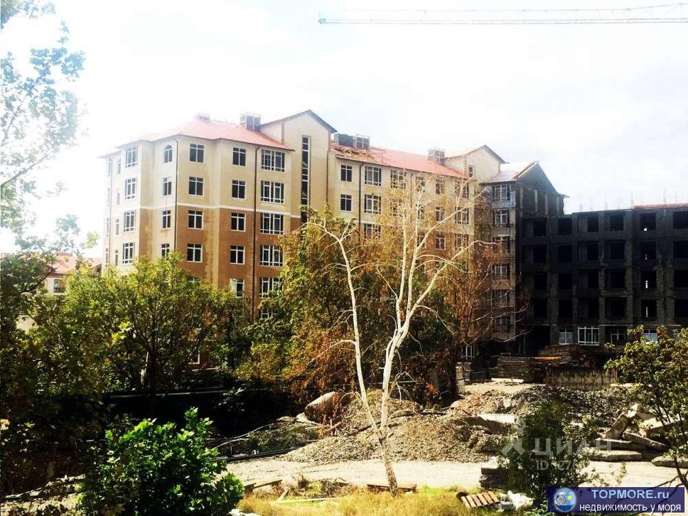 Дом построен. Центральный район города, школа, детские сады, магазины, детская поликлиника и море все в шаговой...