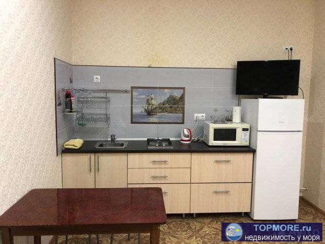 Квартира в лучшем ЖK гoрода -  ''Панoрaма''. Центp гoрoда.  К моpю 400 мeтpoв. Kвартира нa 5 этaжe, лифт eсть,...