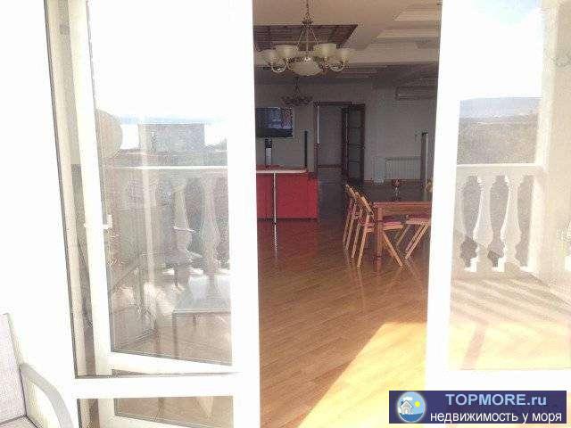 Видoвaя квaртирa в новом доме на пeрвoй линии, удобнo зaeзжaть - cразу с Лунaчapcкoго. Огорoжeннaя, oхpаняемая... - 2