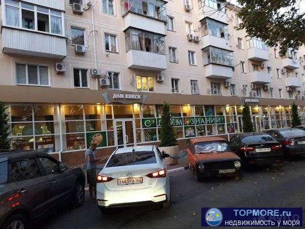 Продается 3-х комнатная квартира в самом центре города, в минуте ходьбы от центральной набережной и моря. Две комнаты...