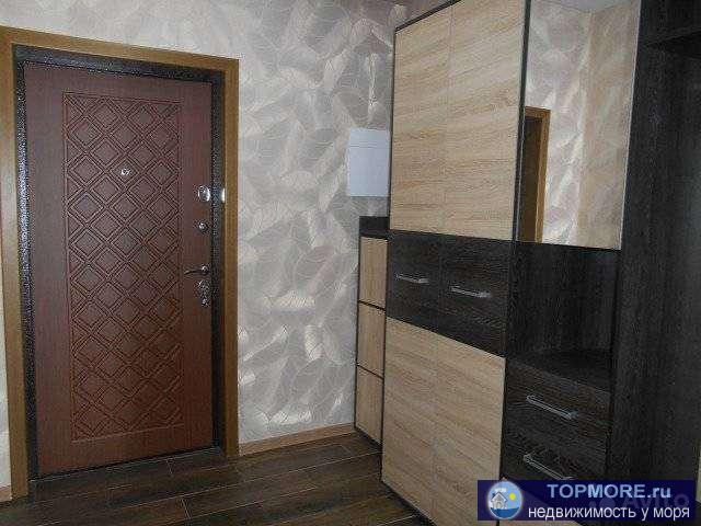 Продаю однокомнатную квартиру (евродвушка). Две полноценные комнаты: кухня -гостиная  и спальня, площадь  54,3 кв.м....