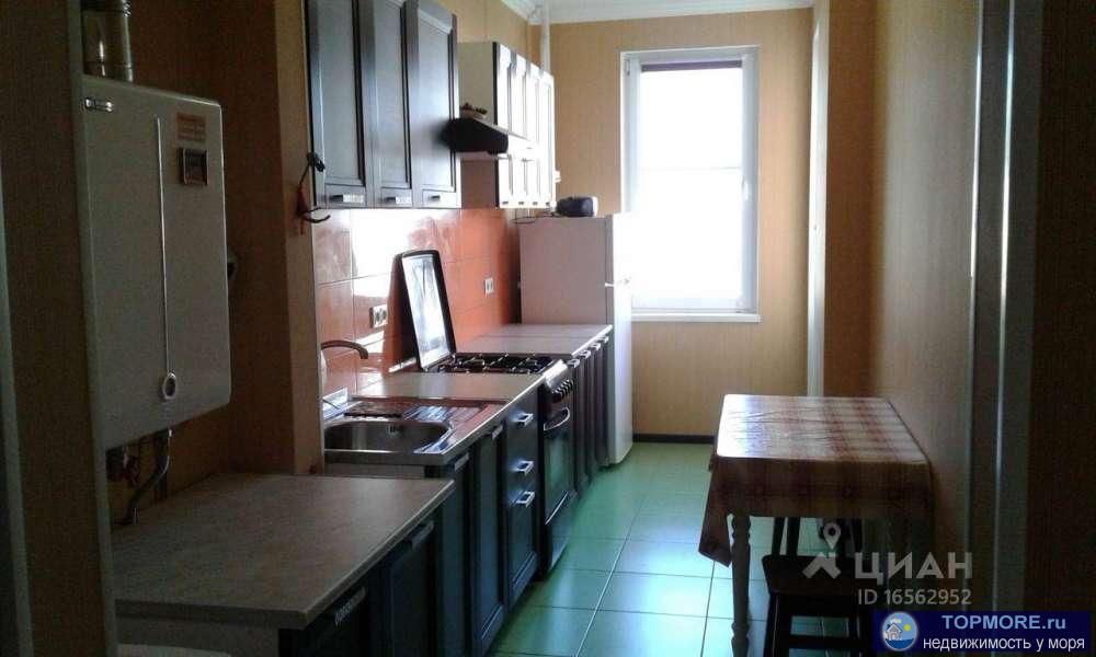 Квартира жилая с отличным ремонтом, теплые полы, кухня и ванная полностью оборудованы, мебель в комнате, окна во двор... - 2