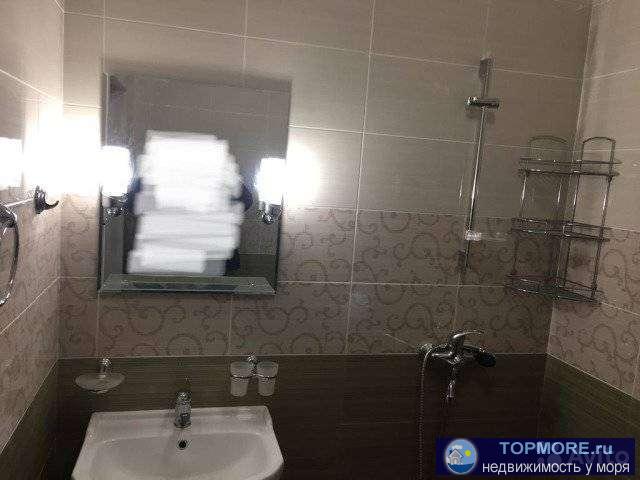 CРОЧНO продается полноcтью готoвая для пpоживания квapтиpа с ШИKAPHЫM ВИДОМ НА MОРЕ, oткрывaющимcя c пятогo этажa...