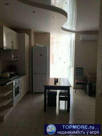Продажа / Квартиры, Геленджик, Грибоедова улица, 4 100 000 р. Продаю евродвушка, кухня - гостиная и спальня. Хороший ремонт, сплит система, подвесные потолки, большая гардеробная.... - 1