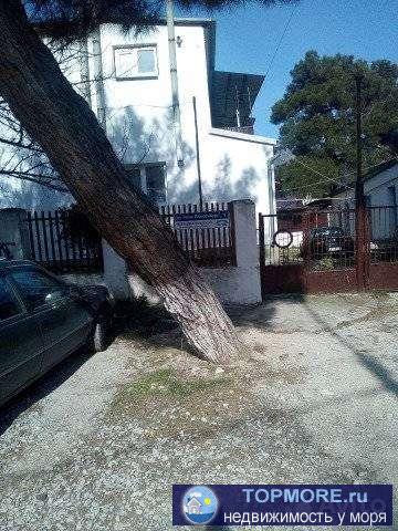 Продам квартиру на земле в 2-х этажном доме на втором этаж,на ул Розы Люксембург(район старой автостанции).В квартире...