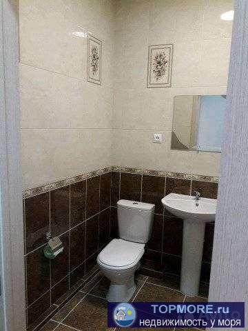 Жилой комплекс.Придомовая территория огорожена.Есть спортивные детские площадки. Парковка. На 1 Эт. Одного из домов... - 1