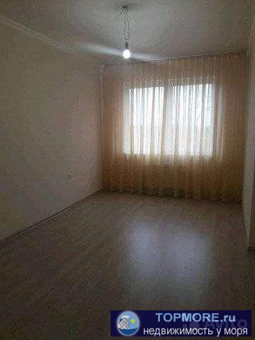 Жилой комплекс.Придомовая территория огорожена.Есть спортивные детские площадки. Парковка. На 1 Эт. Одного из домов... - 2