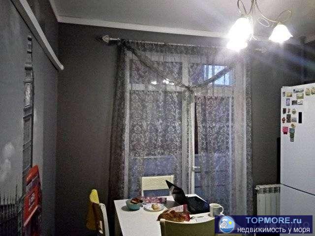 Продажа / Квартиры, Геленджик, Цветочная улица, 4 280 000 р. Продается полноценная двухкомнатная квартира на первом этаже в доме с высоким цоколем. с очень хорошим ремонтом и...