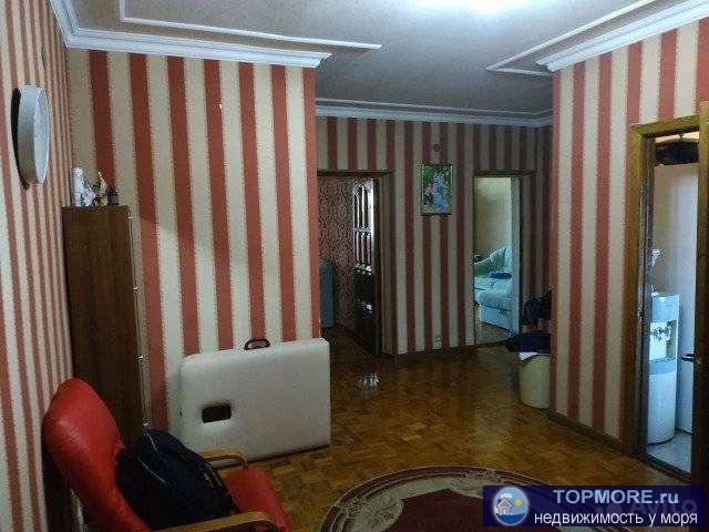 Продаю 2-комнатную просторную квартиру - 1
