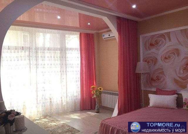 Великолепнейшее расположение дома- в окружении пицундских сосен, близость к морю 50м!   - Просторная, светлая и очень...