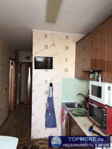 Хорошая светлая квартира ,мебель вся остаётся ,накопительный бак,школа дет сад рядом ,уютный тихий район ,торг...