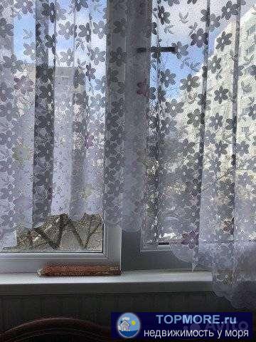 Хорошая светлая квартира ,мебель вся остаётся ,накопительный бак,школа дет сад рядом ,уютный тихий район ,торг... - 1