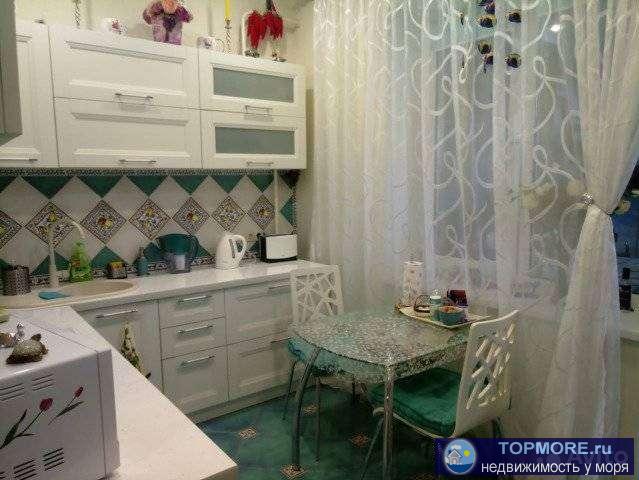 Продажа / Квартиры, Геленджик, Рокотова улица, 4 300 000 р. Подаётся двухкомнатная квартира с террасой и вторым выходом во двор, по принципу заезжай и живи. Отличный ремонт,... - 2