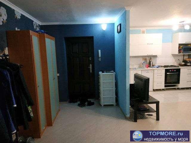 Продается 3-комнатная квартира в кирпичном доме, в микрорайоне Парус города Геленджика.   В квартире ни кто не... - 1