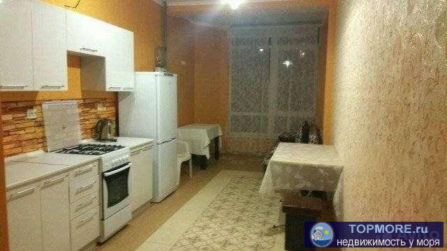 Продаю просторную квартиру, о/п 55м2, с ремонтом и  мебелью. Автономное отопление, до моря 300 метров.Заходи и живи!!!