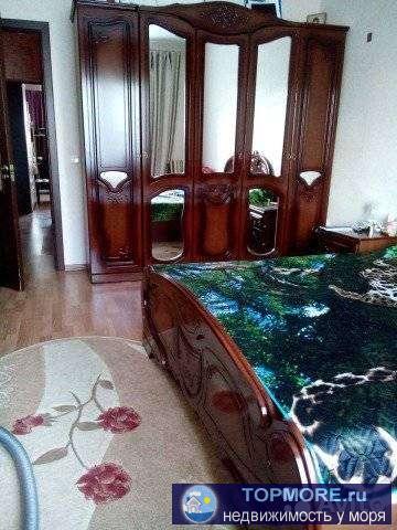 Продам 3х комнатную квартиру, 1/9, монолит: кухня - 10,3 м2; комнаты - 21/21/16,5 м2; балкон  - 4 м2, лоджия  - 7,4... - 2