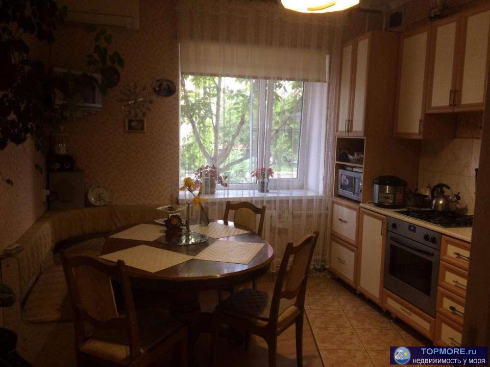 Большая просторная квартира интересной планировки, занимает по всему периметру дома, вид и на горы (Дивноморская...