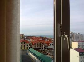 Однокомнатная квартира свободной планировки на море. С панорамным...