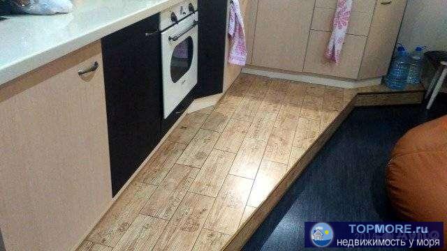 Продаю двухкомнатную квартиру с видом на море. В квартире качественный ремонт,остаётся мебель и встроенная техника. В... - 1