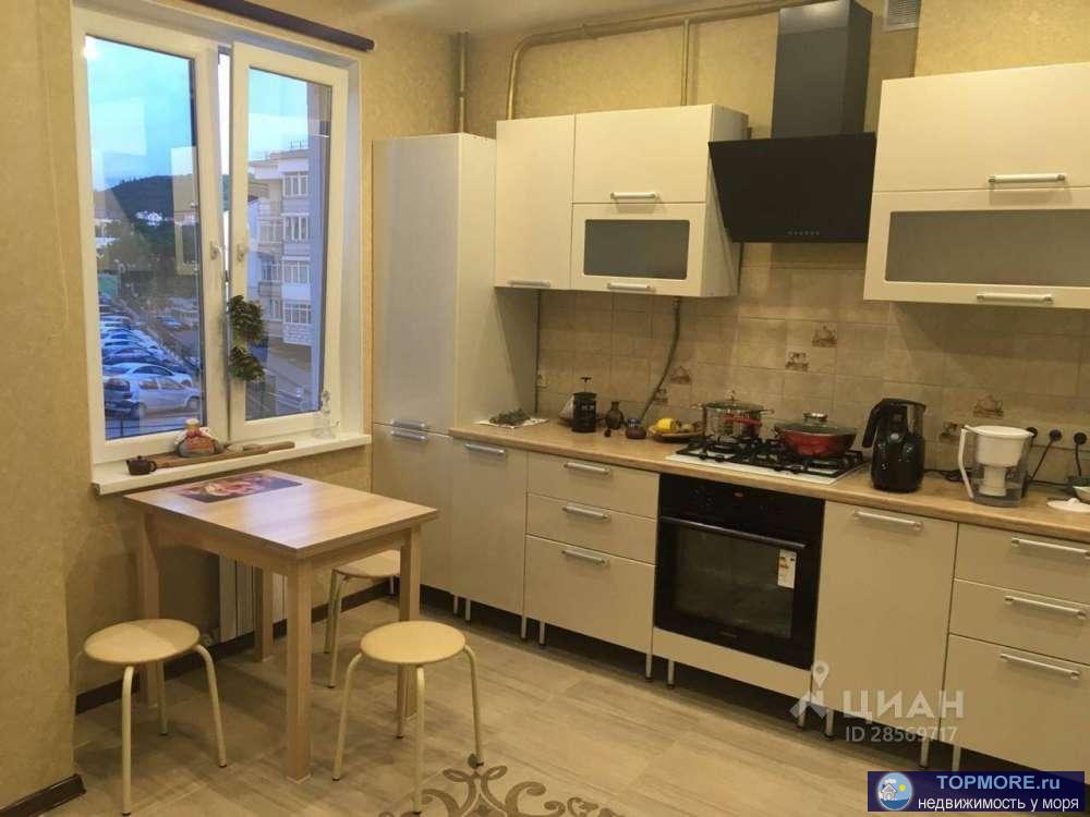 Продажа / Квартиры, Геленджик, Дивноморская улица, 3 500 000 р. Продам просторную однокомнатную квартиру с евроремонтом в районе Южный. Рядом дет. сад, школа 6, магазины Магнит,...