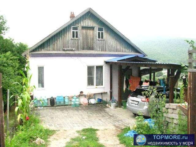 Двухэтажный блочный дом, штукатурка и кароед, первый этаж плитка под дикий камень, первый этаж 2 комнаты и кухня,...