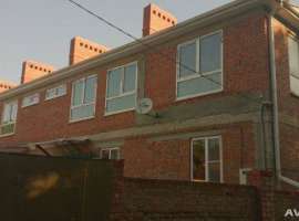 Продаётся 2-х этажный кирпичный  дом в черте города .  До моря 5...