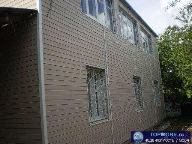 Продам дом, район Голубая бухта, 250 кв..м., 2-х этажный, железобетонное перекрытие. на 1 и 2-ом этаже проведены...