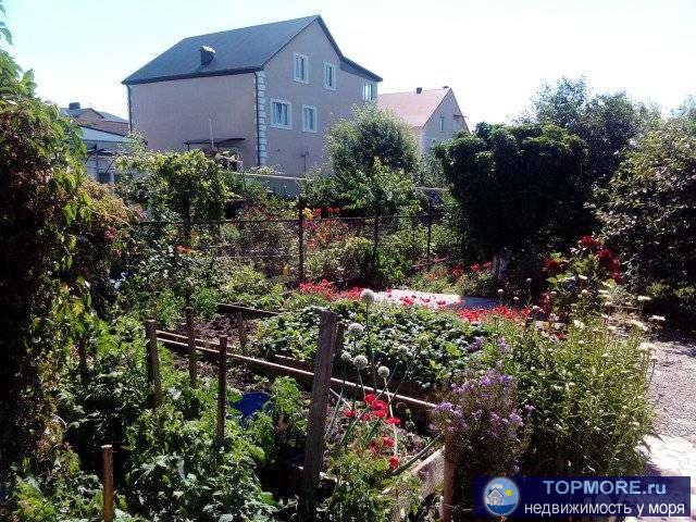 Продам дом  в районе Голубой Бухты площадью 200 кв.м.,три  этажа, земельный участок 3,5 сотки, все коммуникации...