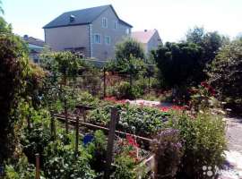 Продам дом  в районе Голубой Бухты площадью 200 кв.м.,три  этажа,...