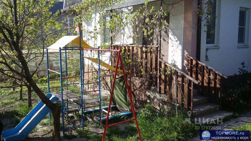 Продаю двухэтажный жилой дом 2012 года постройки на участке 8 соток (фактически 10). Один собственник. Коммуникации:... - 1