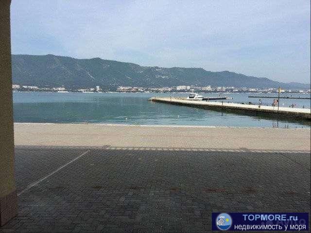 2-х этажный таунхаус-эллинг бизнес-класса на берегу Черного моря.  1 этаж: эллинг для хранения катера, гараж для...