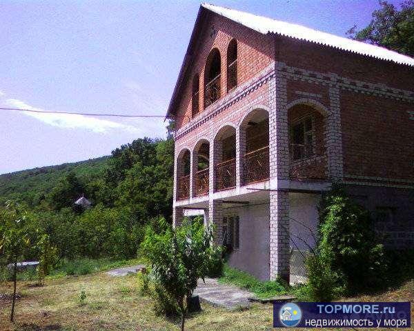 Продается дача в Геленджике в горах, 4 км. от моря. На участке артезианский колодец. Дом кирпичный, 3-х этажный...