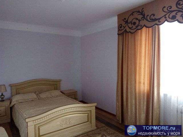 Продаётся усадьба из 2х домовладений;  1й дом -1йэтаж- под цех или большой гараж, высота до потолка 4м, цех... - 1