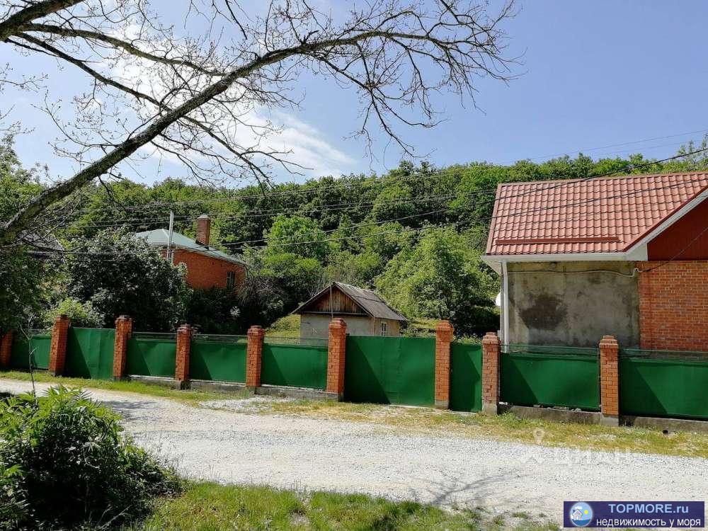 Продаю большой красивый участок. На участке имеется небольшой дом, пригодный для проживания. Участок огорожен... - 2