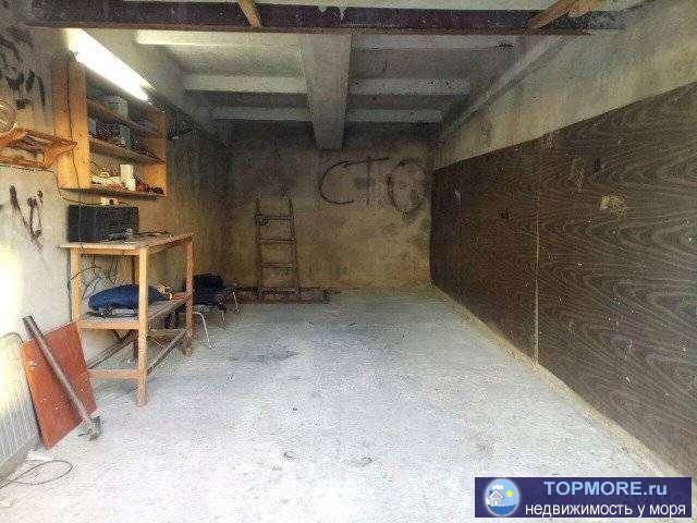 Продаю гараж в 2 уровня. Находится на территории гор. Газа. Имеется свет, удобный подъезд. Торг. - 1