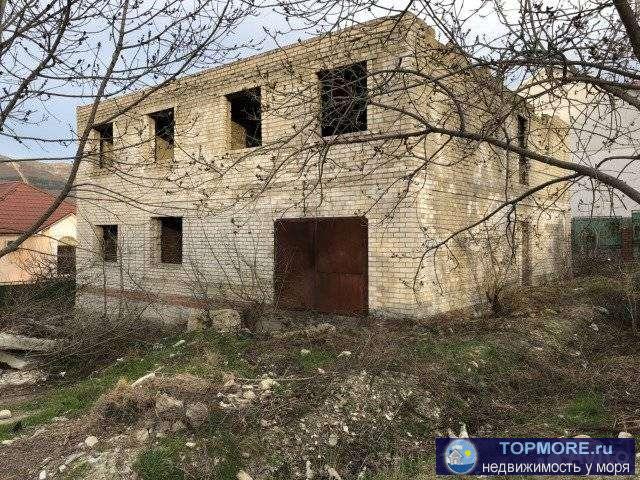 Не достроенный дом 2-х этажный недалёко от моря. угловой участок ул. Рублева- ул. Кустодиева 6 соток. С документами.
