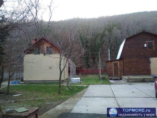 Продам земельный участок в снт''Маяк2''.Два дома, один можно использовать под сдачу, каждый этаж  оборудован мини...