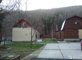 Продам земельный участок в снт''Маяк2''.Два дома, один можно...