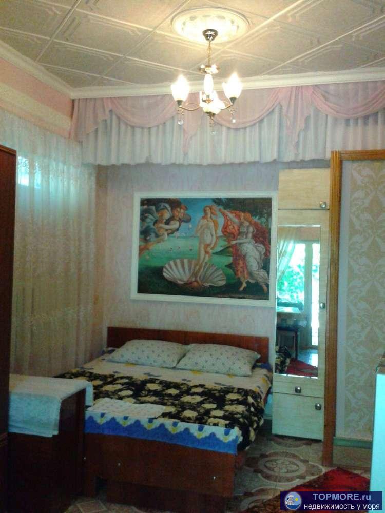 Продажа / Дома и коттеджи, Геленджик, Куникова улица, 1 500 р. Квартира - студия для спокойной славянской семьи из 2-3х человек на 1 этаже частного дома. Сдаётся для отдыха или...