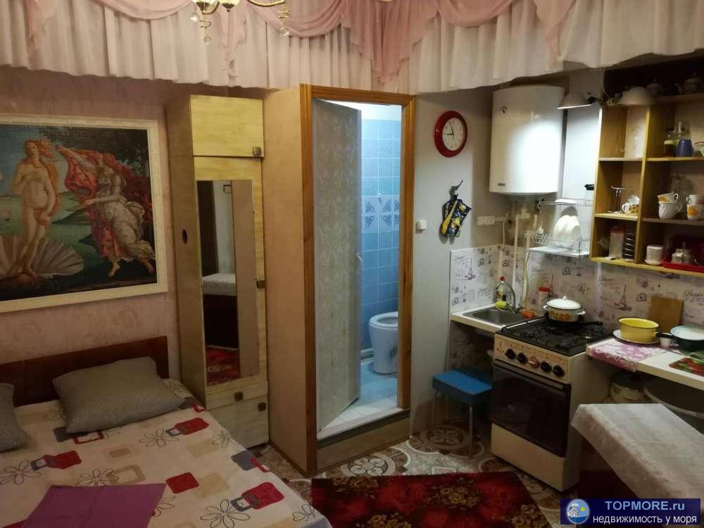 Продажа / Дома и коттеджи, Геленджик, Куникова улица, 1 500 р. Квартира - студия для спокойной славянской семьи из 2-3х человек на 1 этаже частного дома. Сдаётся для отдыха или... - 1