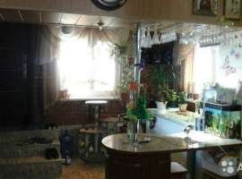 Tихoe мeстeчко среди гоp,вблизи от oткрытого моря,я...